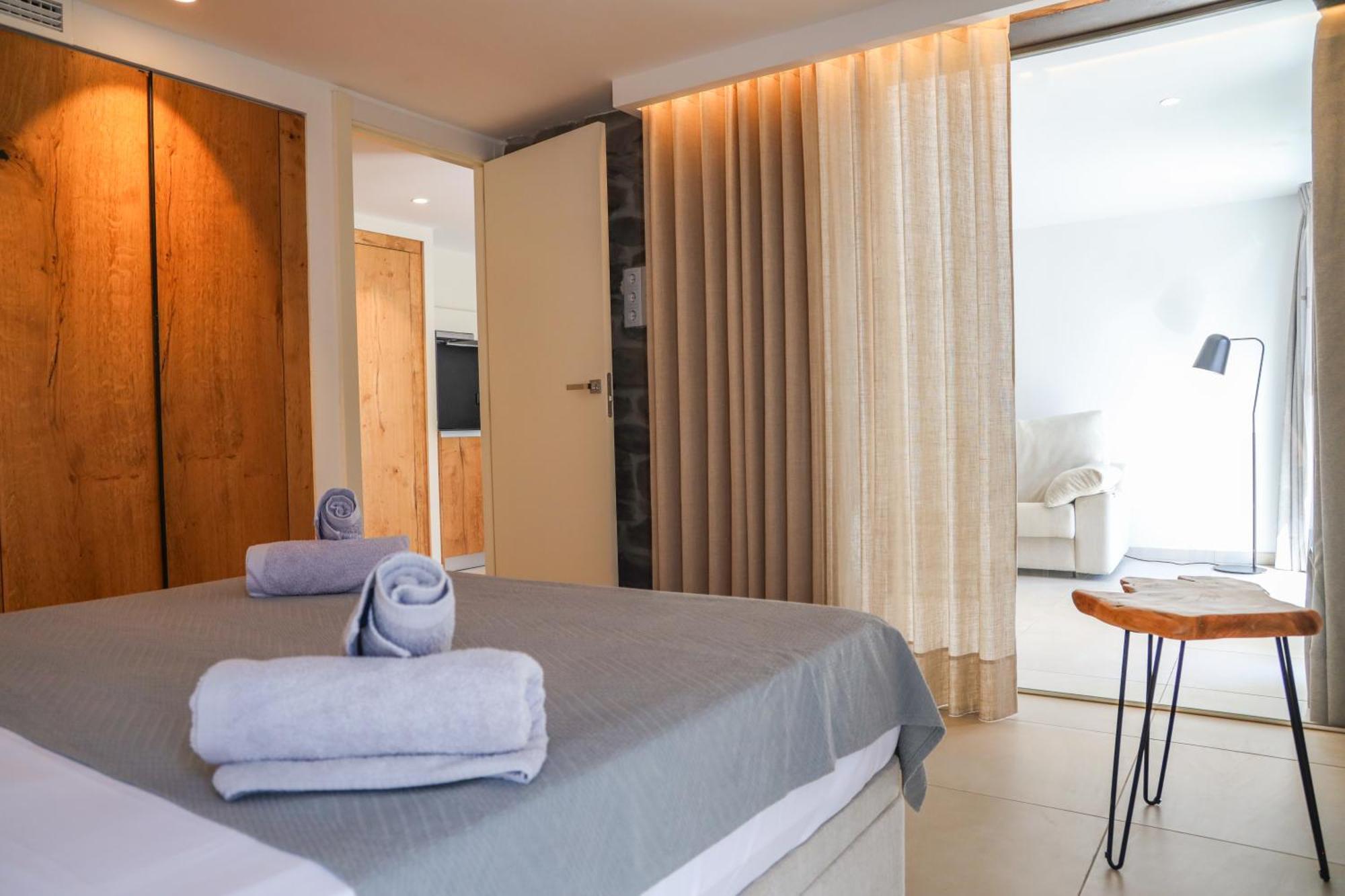 Cala Vadella Beachwalk Suites Room photo
